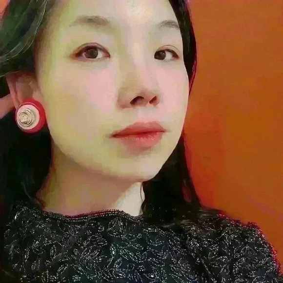 Vintage boat anchor  earrings red white gold colors - Picture 2 of 13